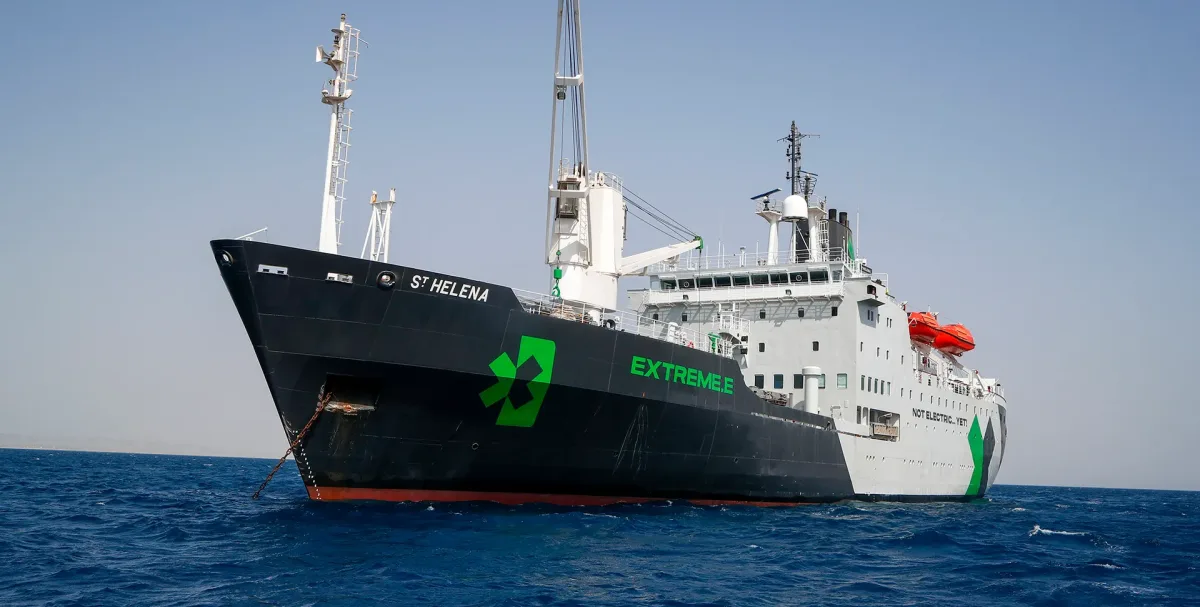 Ataque misterioso en el Estrecho de Ormuz: ¿Un misil de crucero iraní apuntó a los Marines de EE. UU.?