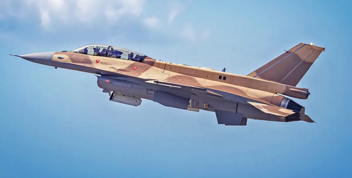 القوة التي تغير السماء: أول طائرة F-16 Block 72 تلاقي السماء