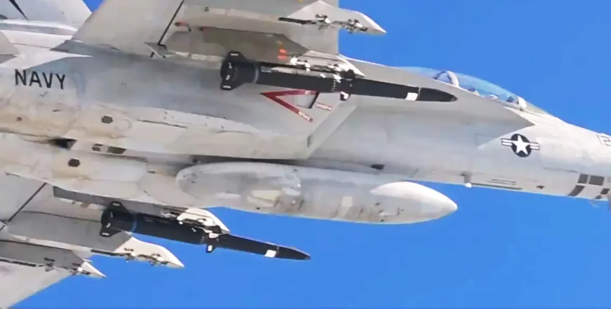 Гиперзвуковая война нового поколения: ракета Blackbeard замечена на F/A-18 Супер Хорнете