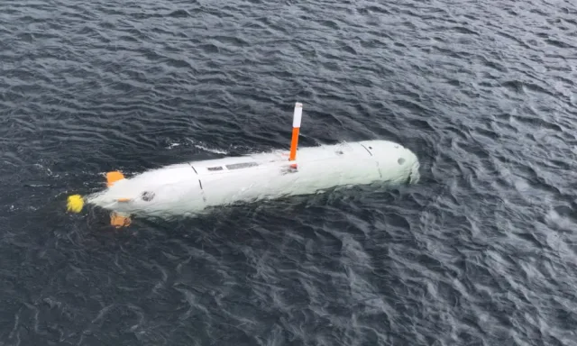 خطوة ثورية من السويد في الأعماق السحقة: التدشين الناجح لمركبة تحت الماء ذاتية القيادة من الجيل الجديد