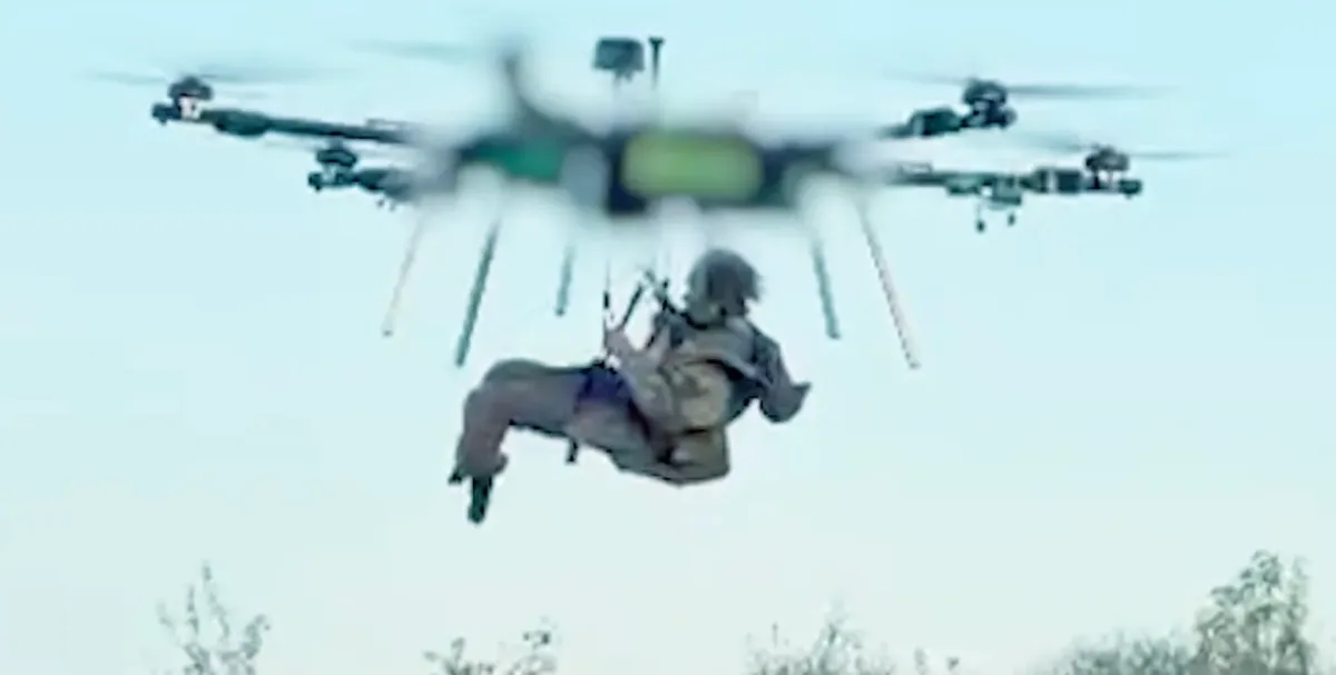 Une première sur le front ukrainien : Évacuation d'un soldat blessé réalisée par un drone de classe lourde